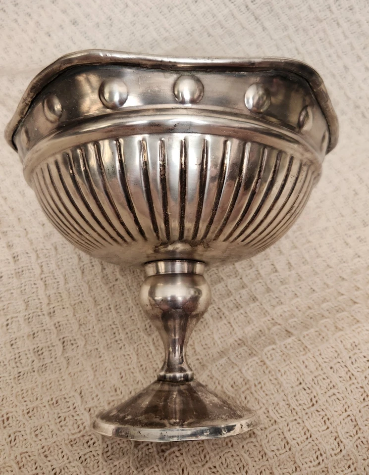 Cuenco de compota pedestal con patas plateado vintage diseño estriado y punteado  Foto 4 de 4