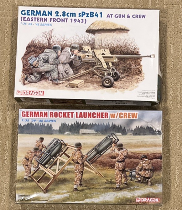 Dragon 1:35 Scale German WW2 Model Lots. Lot Of 2. Rocket launcher, AT gun/crew