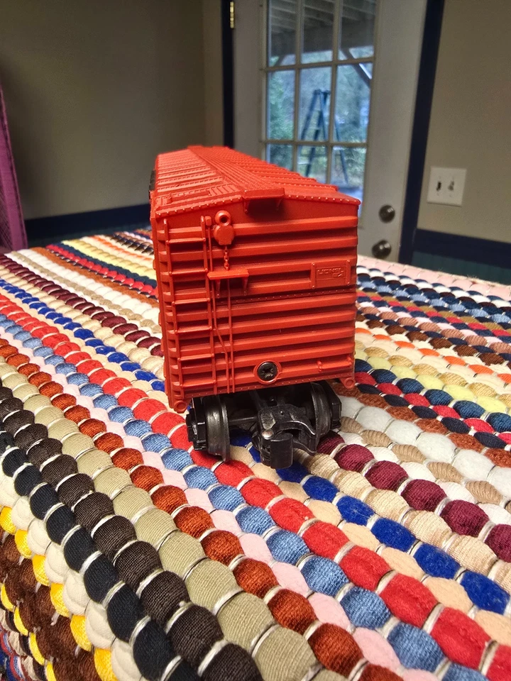 0/027 Gauge Lionel Southern Railway Box Car 6-9700 bright red color; VG/No Box; - Image 4 of 4