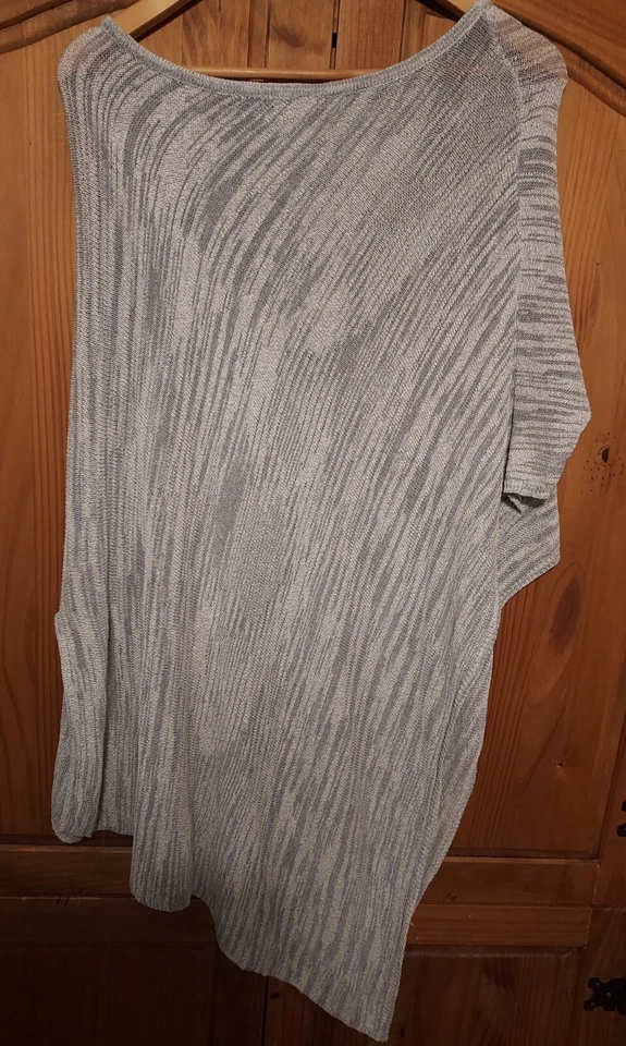 NUEVO CON ETIQUETAS - Poncho Pullover Central Park West Oahu Gris Claro Talla XS/S Foto 4 de 4