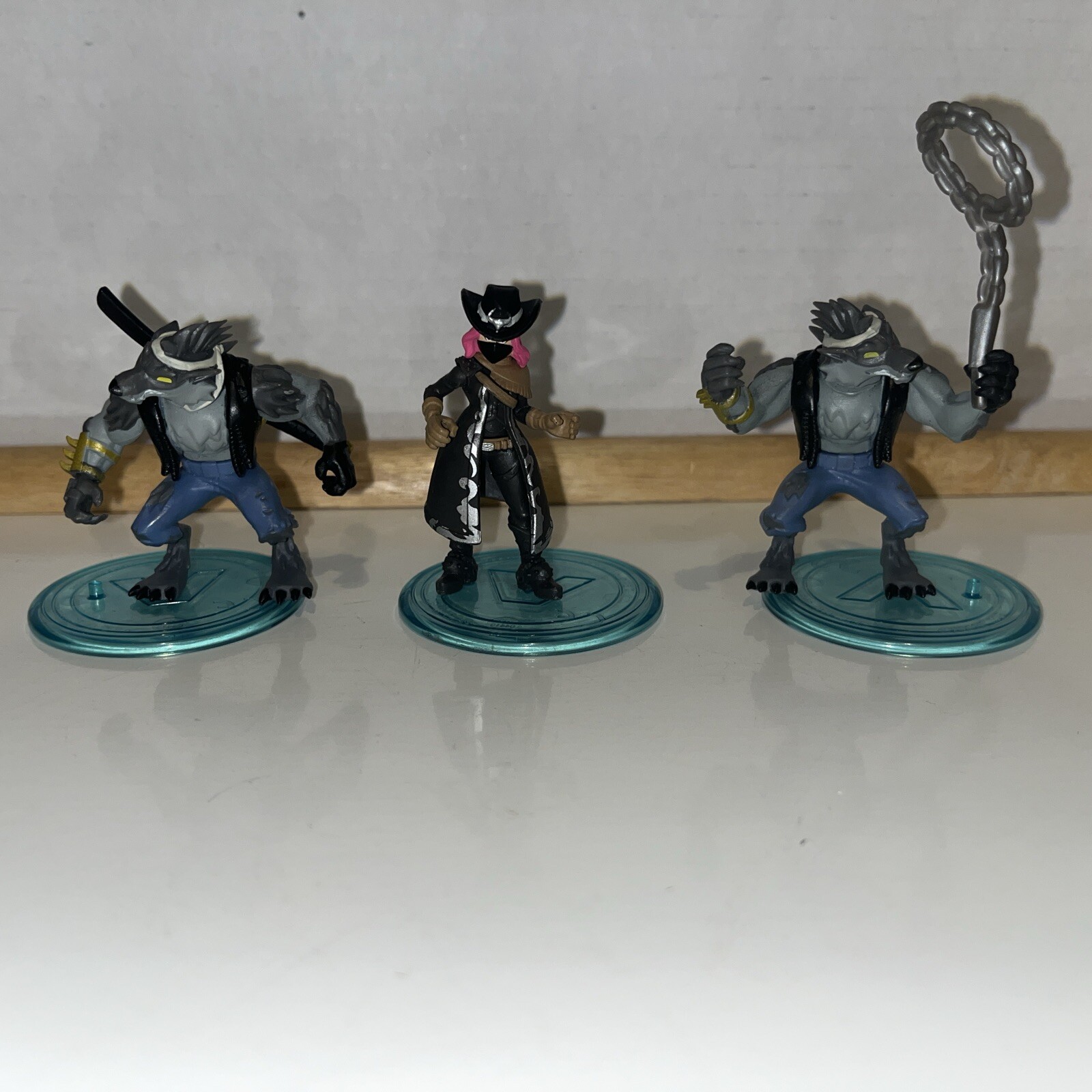 Fortnite Dire Werewolf 2,25” Mini Figure With Katana, Pink Hair Cowgirl Lot Of 3