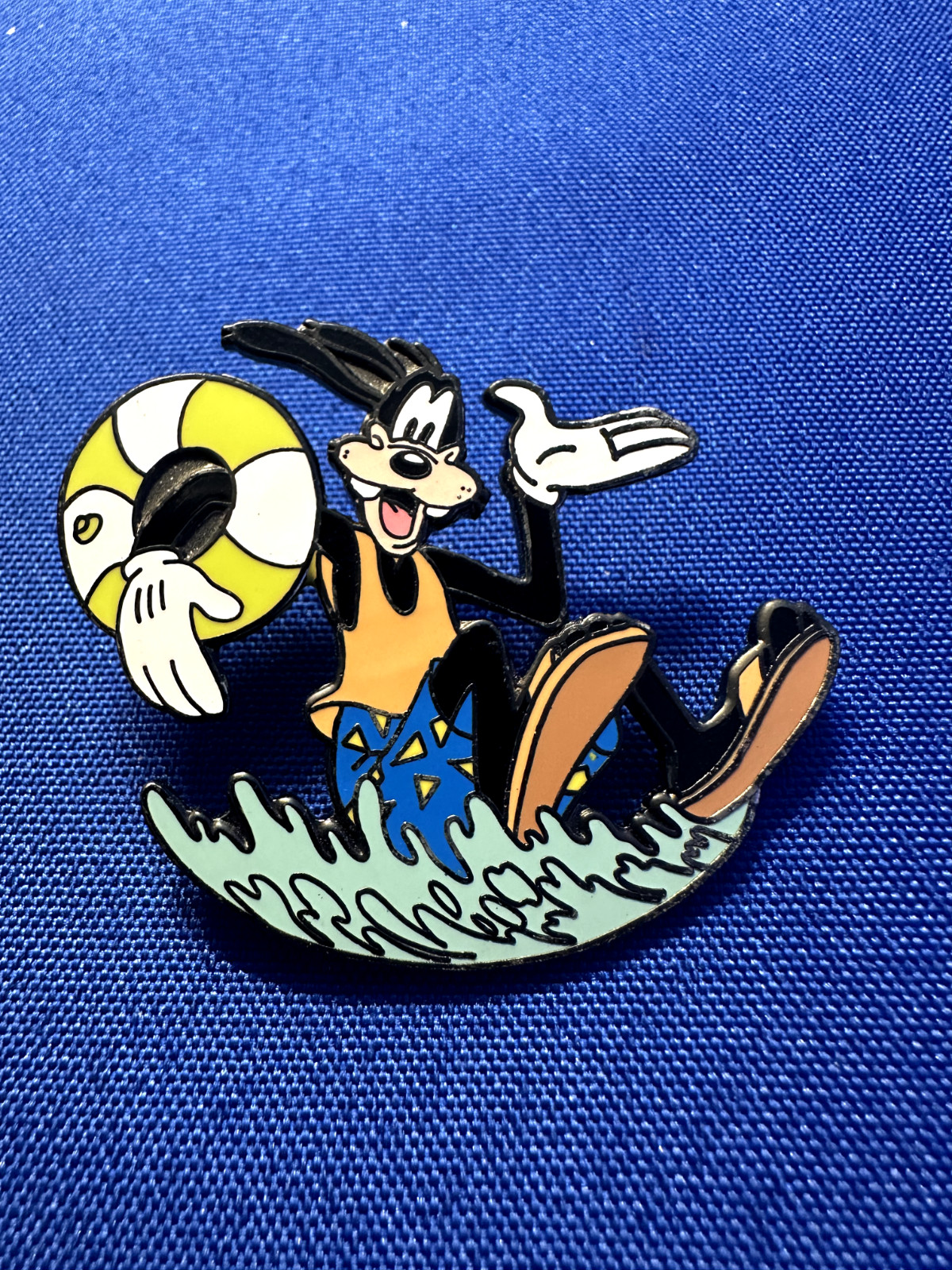 Disney Pin 2000 DLR Goofy Summer Series