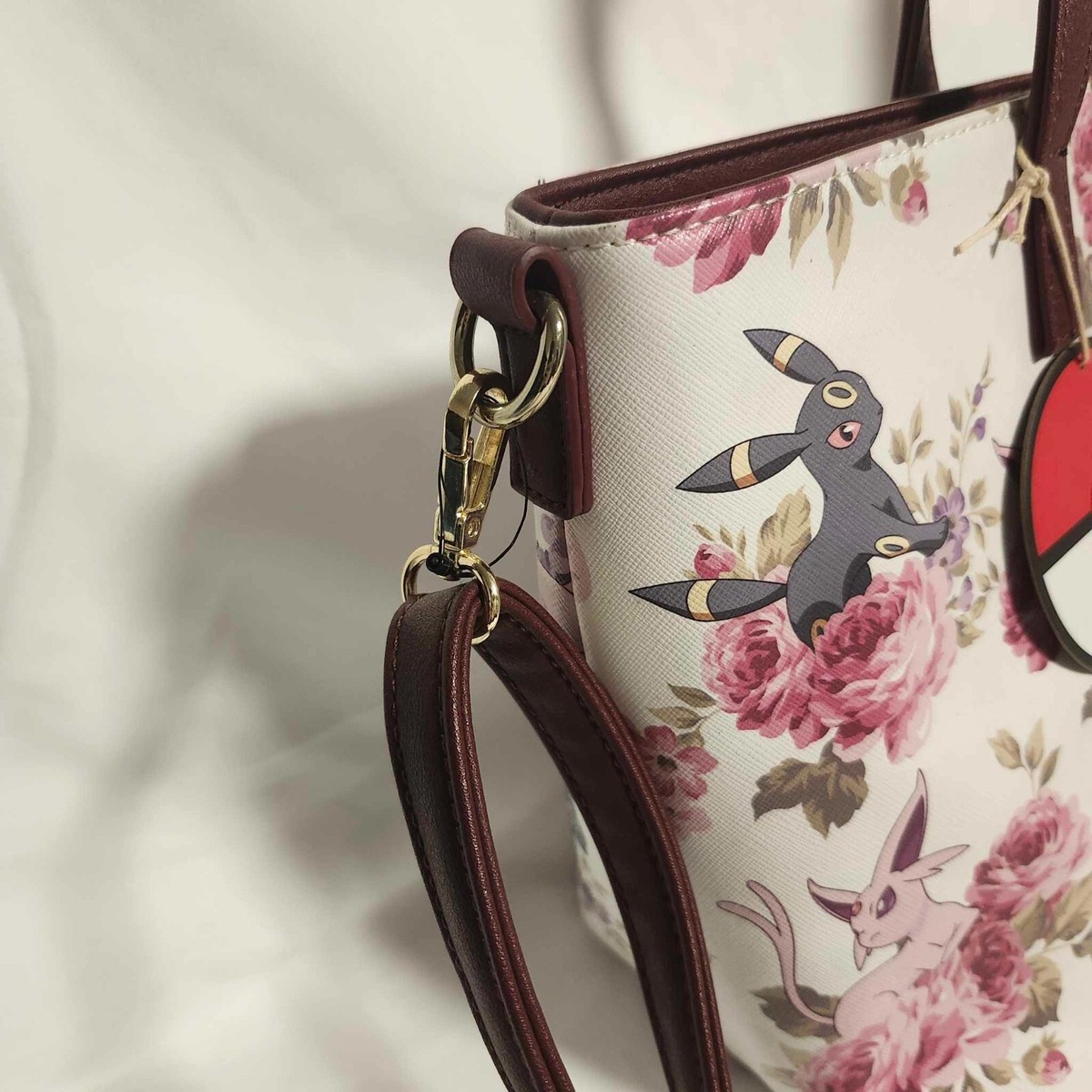 Umbreon Pokémon Lougefly bag Amazon.com: Loungefly Pokemon Umbreon Zip Around Wallet  main image 3