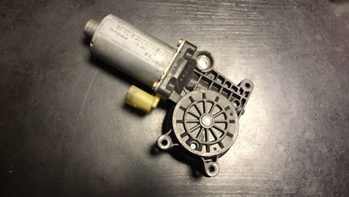 BMW 3 (E46) 2000 Heckscheibenhebermotor links (Beifahrerseite) 8362066