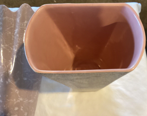 (2) Shawnee USA Art Pottery W/Scallop Edges & Pink/Grey Speckle Confetti Vases. - Picture 14 of 18