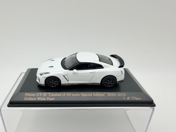 Carnel 1:64 Nissan GTR R35 Special Edition 2019 Modellauto Mit Box Metall-image