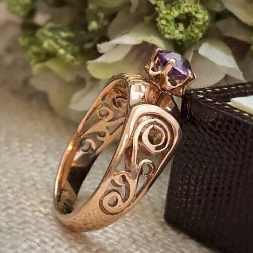 Russian lab shop created alexandrite rings