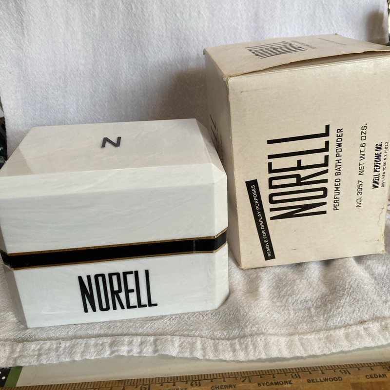 VTG Norell Perfumed Dusting Body Bath Powder 6 oz - SEALED 1980s 80s W/Box