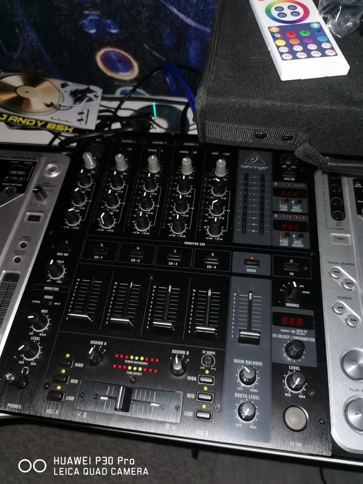 3 stuck  Pioneer Cdj 800 Mit Behringer T 5-Kanal-Mixer Behringer DJX750 - Bild 3 von 4