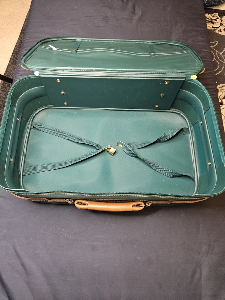 Maleta de viaje Jaguar verde con adornos de cuero - equipaje vintage Foto 2 de 4