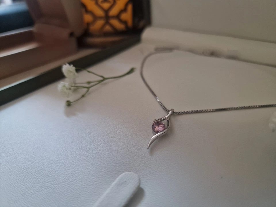 spiral pendant with the regal glow of amethyst White Gold Finished Foto 4 de 4