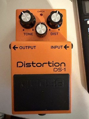 Boss Ds-1 Distortion Effects Pedal Electric Guitar Ds1 17a
