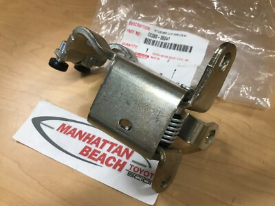 11-20 SIENNA RIGHT SIDE SLIDING DOOR HINGE RIGHT CENTER 68380