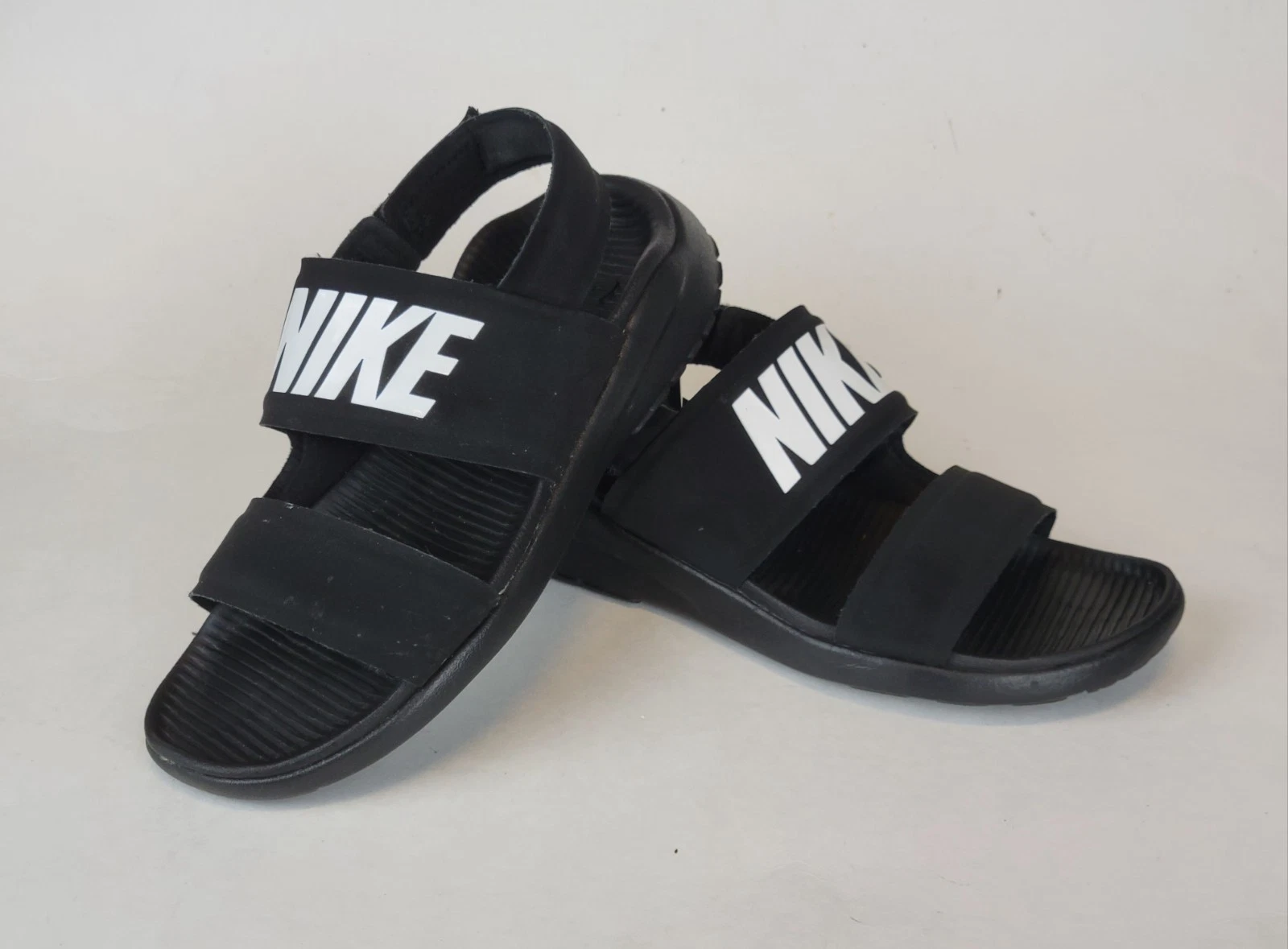 NIKE Scarpe Sandali Donna Tanjun 882694 001 Slides Nero Bianco Taglia:6