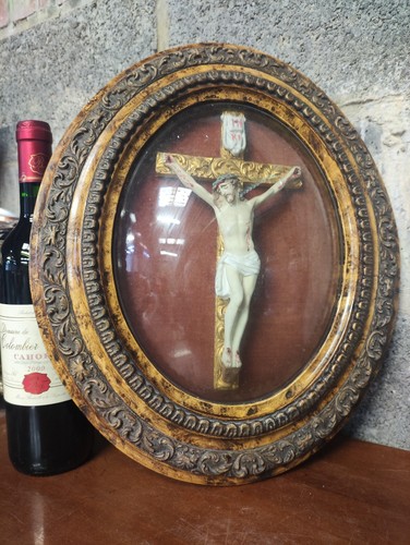 Crucifix ancien Jésus dans un