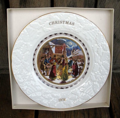 Vintage 9" COALPORT Bone China 1976 Christmas Plate Gold Border 1st Issue - Picture 9 of 10