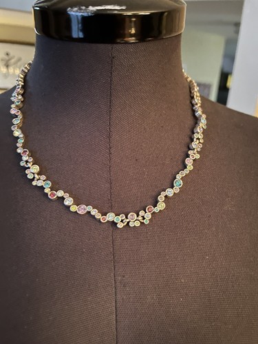 Patricia Locke Halskette silberfarbener Sockel mit mehrfarbigen Swarovski Kristallen