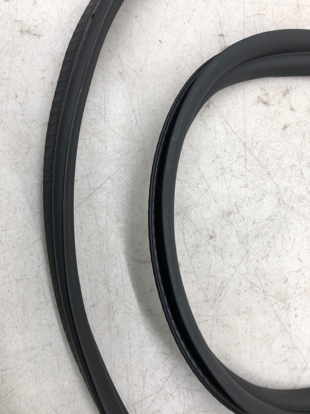 2020-2023 ASTON MARTIN VANTAGE ROADSTER REAR TRUNK BODY WEATHER STRIP SEALING
