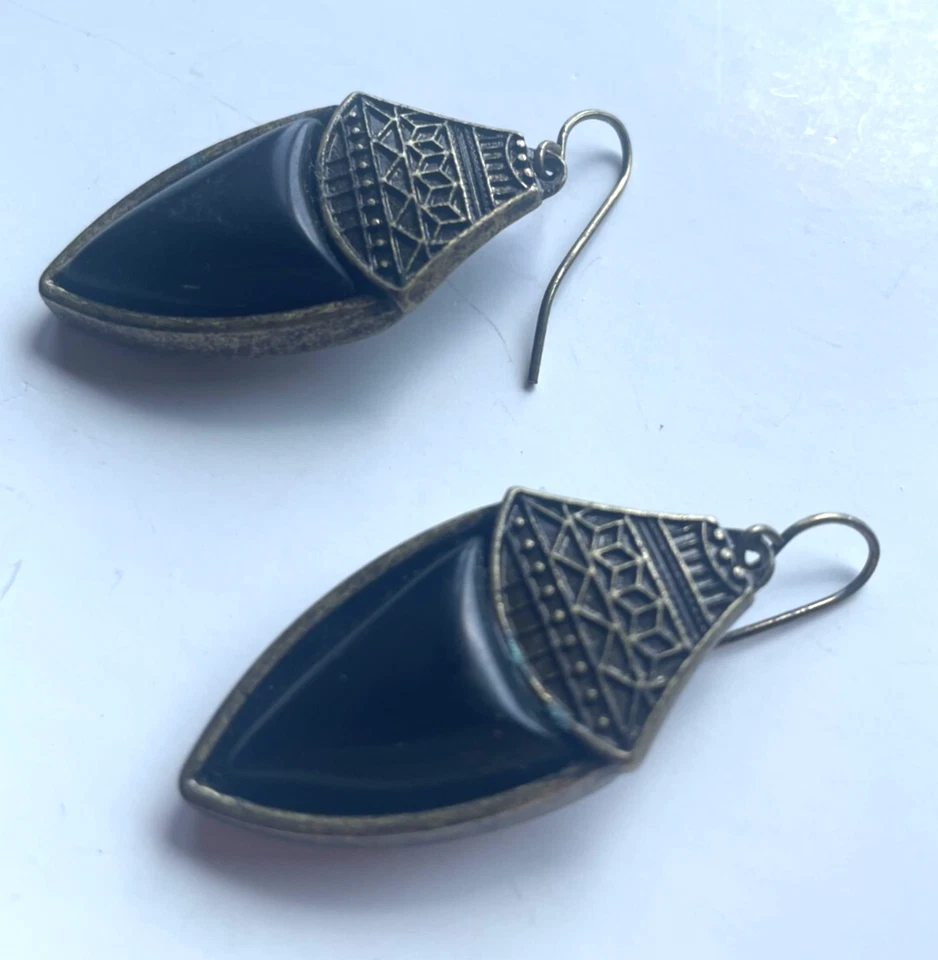 Pendientes punta lanza negra gruesa Forever 21 vintage. Caja de regalo Foto 2 de 4