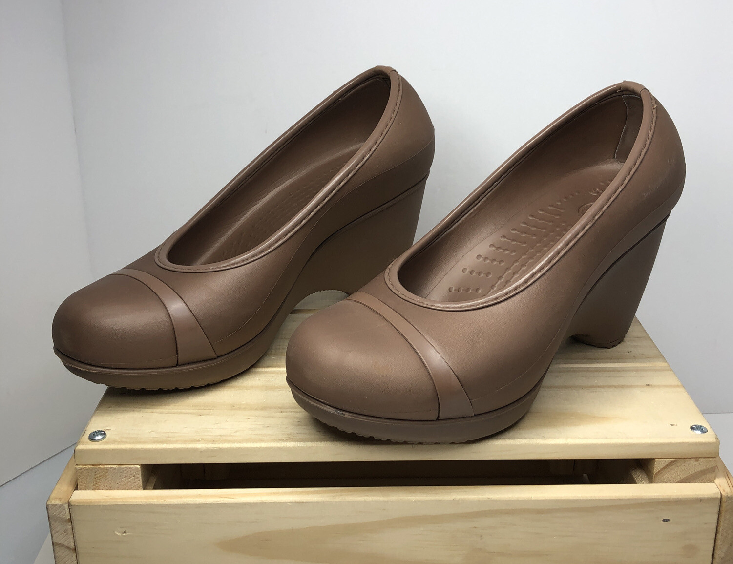 Crocs Women's Copper Pumps High Heels Size 7W Shoes | eBay