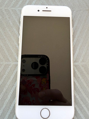Apple iPhone 7 - 32 GB - Silber (Ohne SIM-Lock) (Modell A1778)