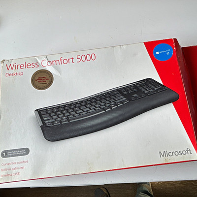 Microsoft Wireless Comfort Desktop 5000 Keyboard Mouse Set AS-IS MISSING USB CAS