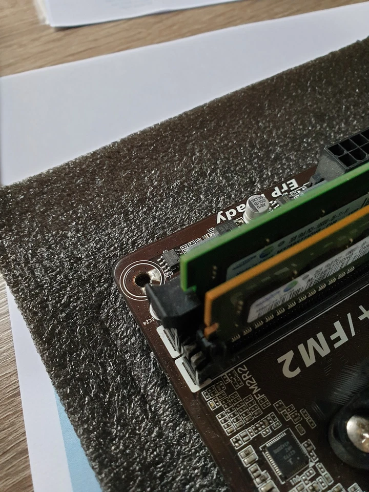 GIGABYTE GA-F2A88XM-DS2 REV:3.2 mit Prozessor AMD A8-6600K Taktfrequenz: 3,9 - Bild 3 von 4