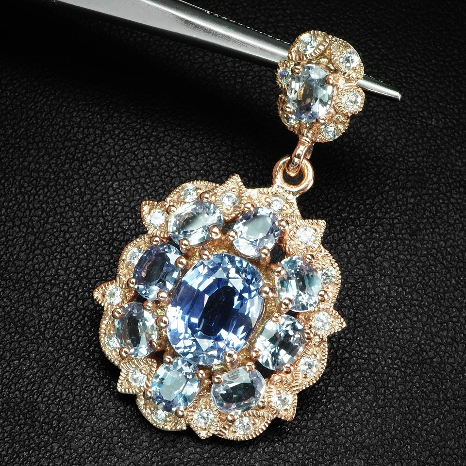 ELYSIAN CORNFLOWER 蓝色蓝宝石 9.20 克拉 925 纯银玫瑰金吊坠 — 第 3/4 张图片