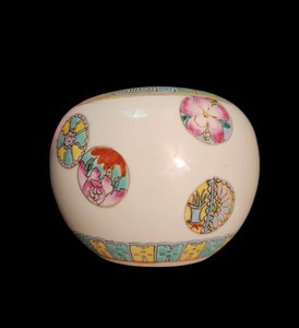 Antique Qing Dynasty Marked Chinese Famille Rose Porcelain Jar Medallions