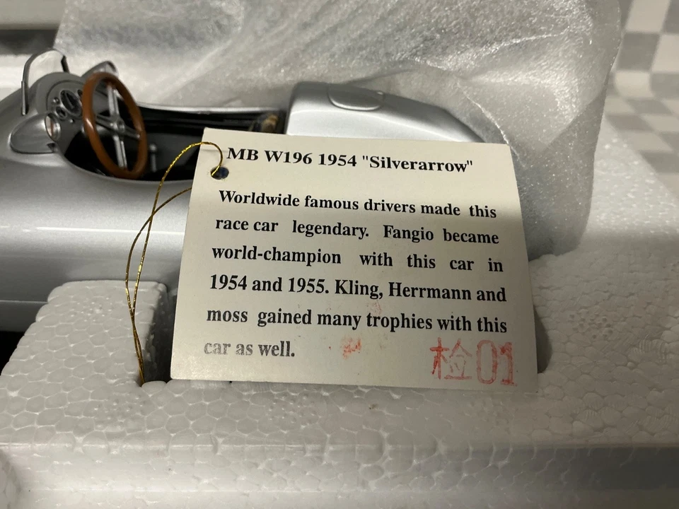 1/18 CMC M - 006 MERCEDES BENZ W196 SIGNED STIRLING MOSS 1954/55 SILVER ARROWS - Image 4 of 4