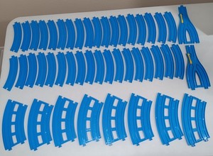 TOMY Thomas & Friends Track: 36 Curves, 8 Double Curves, 2 Switchs- 46 PIECE LOT