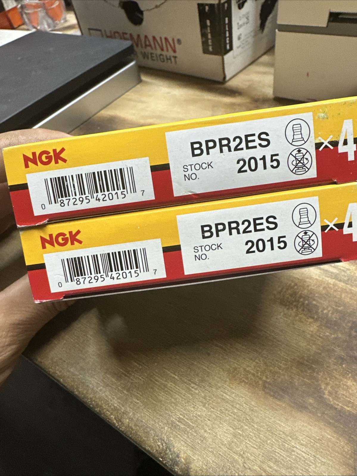 New Genuine NGK BPR2ES 2015 Spark Plugs  Set Of 8 Spark Plugs Total