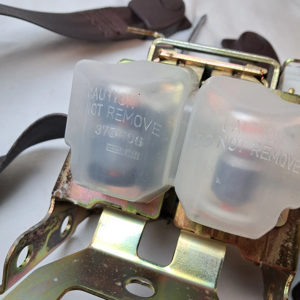 Conjunto retractor cinturón seguridad delantero izquierdo + derecho Toyota Camry 1987-1988 granate Foto 3 de 4