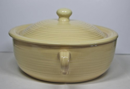 Franciscan Reflections Casserole Sand Round Covered Hacienda 2200 Line - Picture 3 of 9