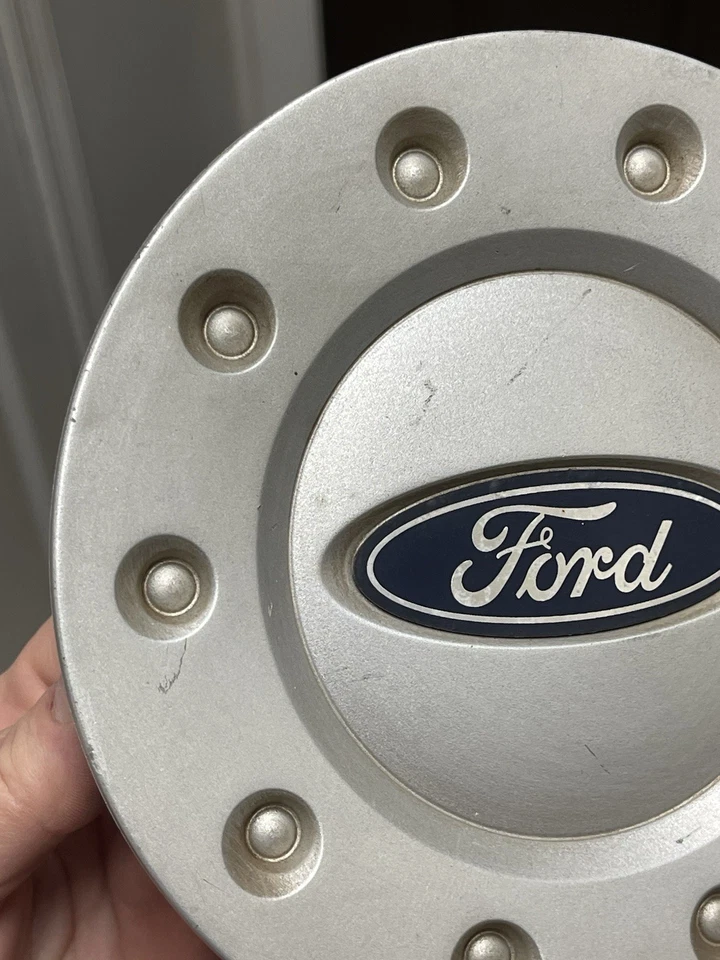 Tapa central de rueda Ford Five Hundred 2005-2007 y Ford Freestyle 4F931A096AA Foto 3 de 4