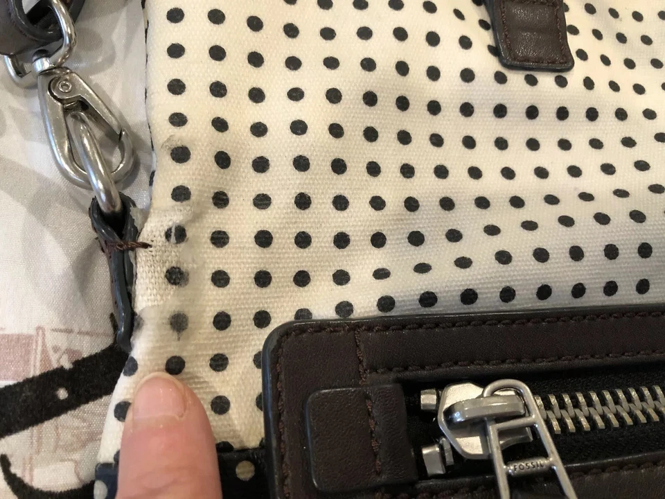 Bolso Bandolera Fosil Lunares Negro Beige Correas Ajustables Foto 4 de 4