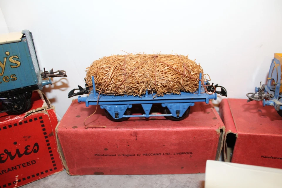 LOT OF 5 VINTAGE HORNBY TRAIN CARS CADBURYS /BANANA'S / FISH & FIBRE WAGON - Image 3 of 4