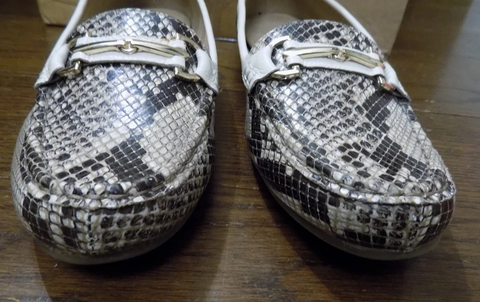Mocasines Drive Along elegantes beige marrón serpiente marfil recorte caballo broca 11 Foto 4 de 4