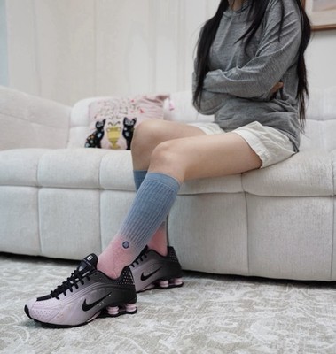 Nike Shox R4 'Sakura' (IB8872-600) 