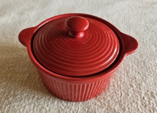 niedliches rotes Keramik Deko Töpfchen m. Deckel gebr.