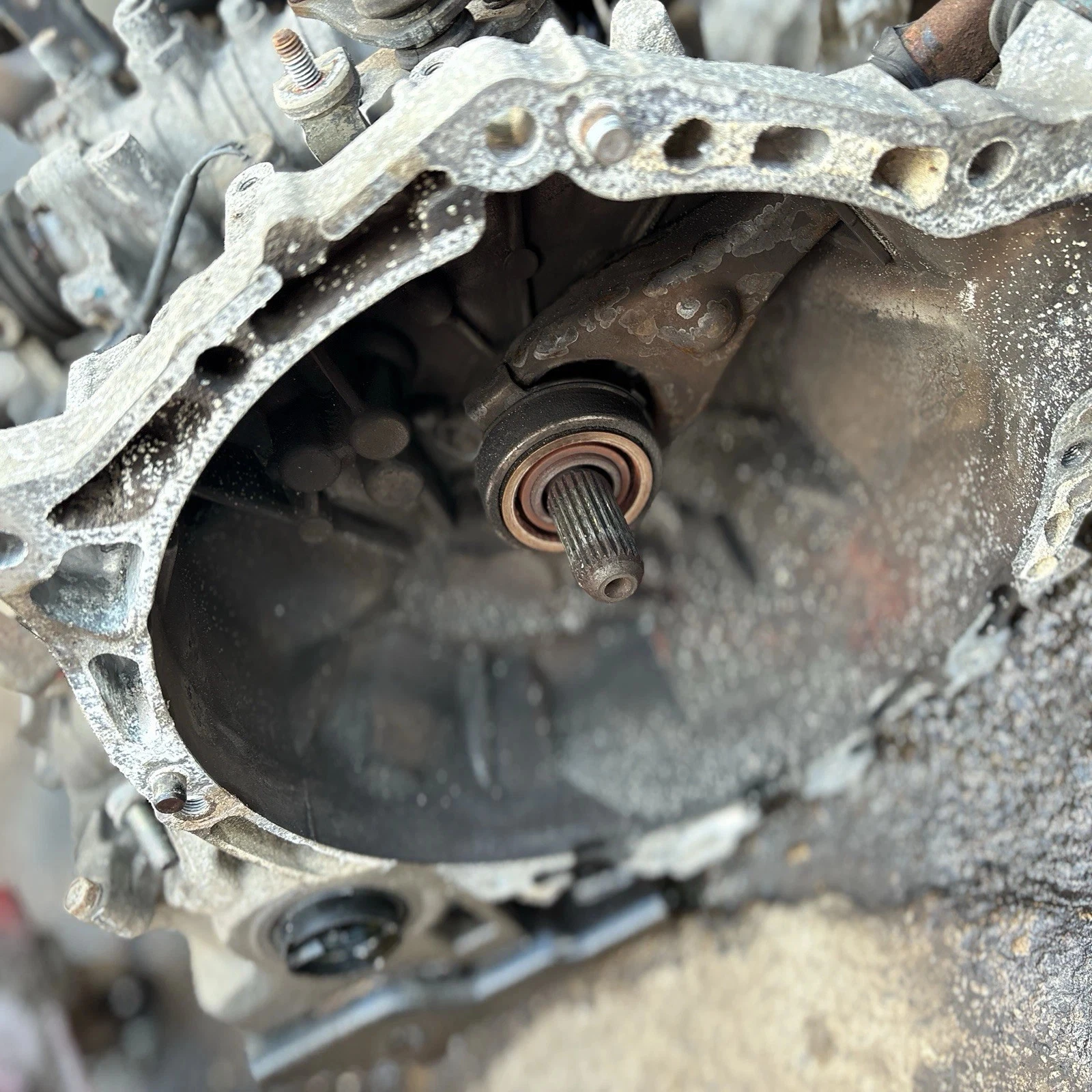 Toyota Yaris 1.4 D-4D manual gearbox actual item photograph 2