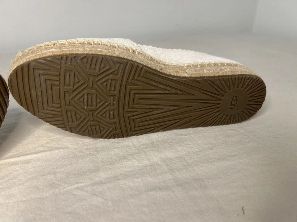 Mocasín UGG Heidi Perf para mujer talla US 5 Foto 2 de 4