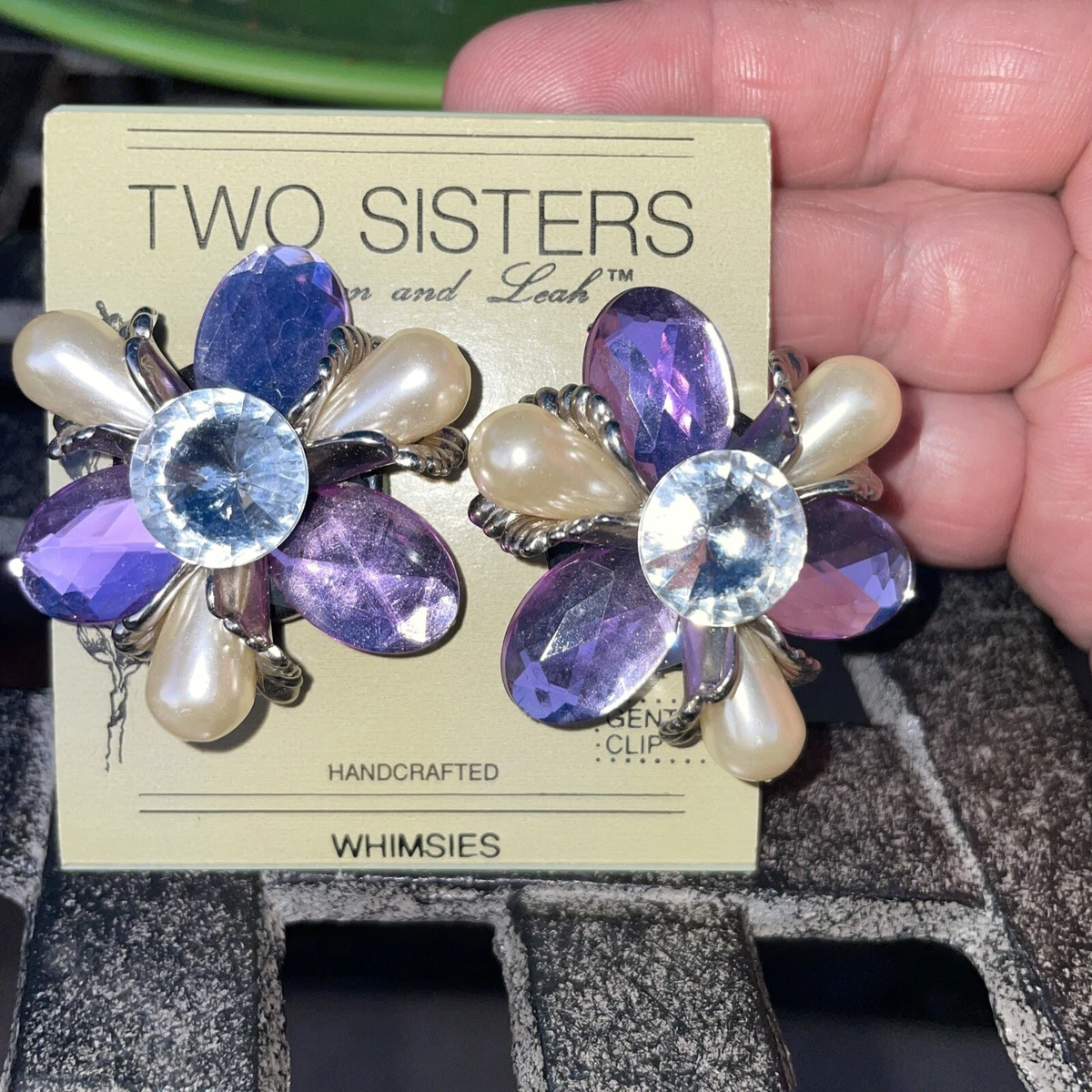 Two sisters vintage jewelry shop