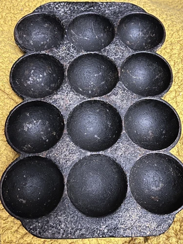 Vintage Wagner Ware F 1328 Cast Iron Gem Pan Solid Frame 12 Half-Sphere Cups