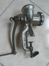 Vecchio e antico trita carne macina carne in metallo a manovella