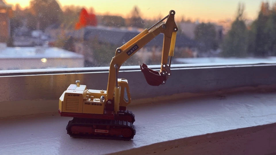 SHINSEI - KATO HD-850G Fully Hydraulic Excavator 1:64 - Image 3 of 4