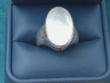 Sterling Silver Ring w. Cabochon Oval Mother of Pearl Setting: Size 8