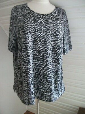 Gerry Weber - modernes, angenehmes Shirt / schwarz- weiß Gr. 44 neu