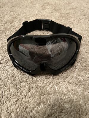 Ski Goggles Brand UV3 Color Black POLARIZED LENS BARELY WORN Model # UV400 CE