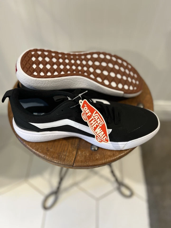 MENS NEW VANS ULTRARANGE EXO. BLACK TRUE WHITE. SIZE 9. NEW FALL COLOR - Image 4 of 4
